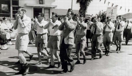 Mouth organ band marching. 