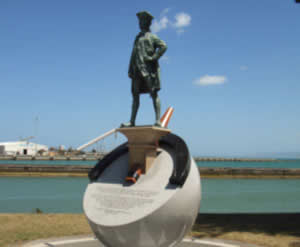 Captain Cook statue. 