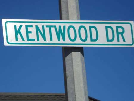 Kentwood Dr sign photo. 