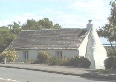 Sod Hut Ferrymead 2007: This is what the cottage looks like from the street. Photo taken by George. 