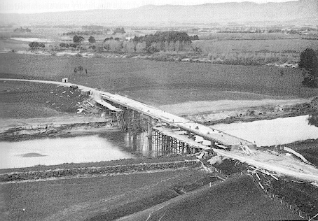Construction of the new bridge